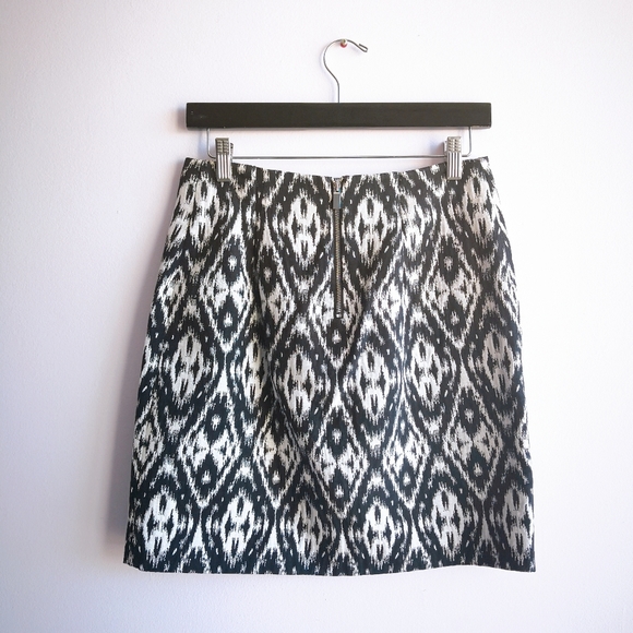 VINCE CAMUTO Ikat Print Skirt Size 6 (EUC) - Picture 3 of 4